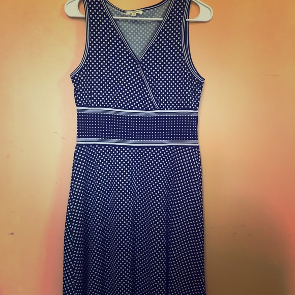 Dress - Picture 1 of 3